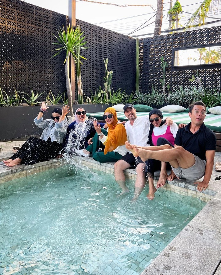 Zaskia Mecca dan The Moffats