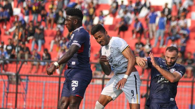 PSSI Hukum Arema Larangan Jadi Tuan Rumah Hingga Akhir Musim PSSI memberi hukuman untuk Arema menyusul tragedi Stadion Kanjuruhan yang hingga berita ini diturunkan menewaskan 127 orang usai laga melawan Persebaya.