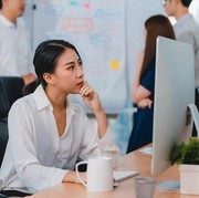 Sering Bekerja Menatap Layar Komputer, 6 Buah-Buahan Ini Dapat Menjaga Kesehatan Mata