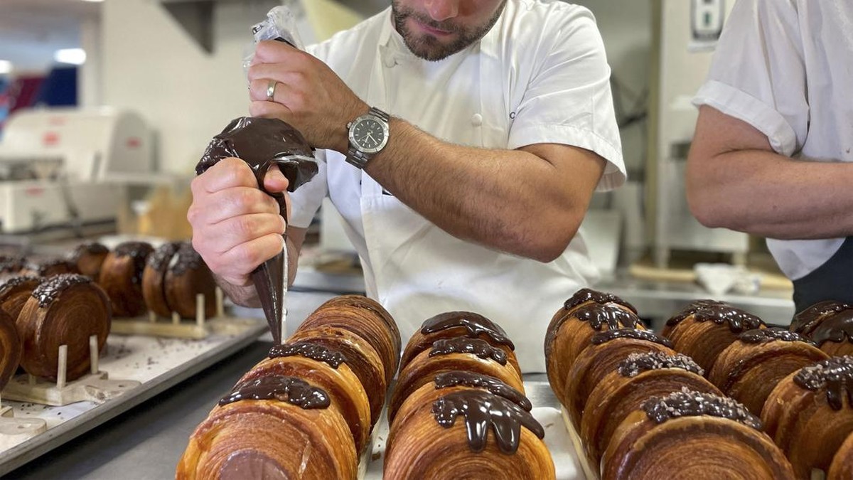 FOTO: Renyah Sepotong Croissant Bundar yang Viral di New York
