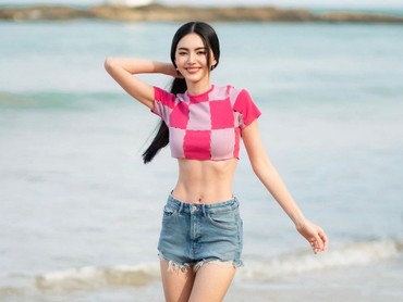 img-title Pedasnya Seblak Bikin Davika Hoorne Aktris Thailand Penasaran dengan Kuliner Indonesia