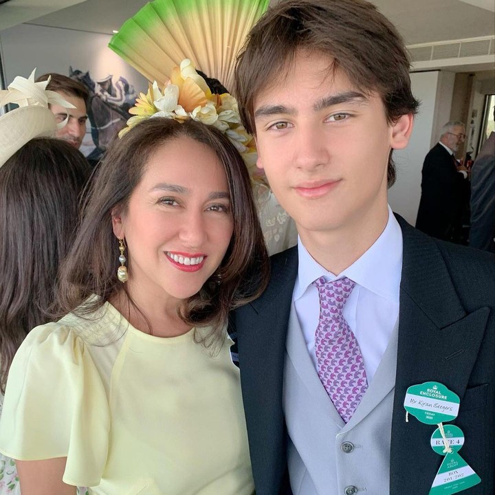 <p>Potret terbaru Kiran di perayaan Natal membuatnya jadi sorotan. Penampilannya yang semakin memesona membuat netizen meninggalkan kalimat pujian melalui kolom komentar.<em> "Kiran makin cakep aja weh,"</em> tulis akun @eka****. (Foto: Instagram @kartikasoekarnofoundation)</p>