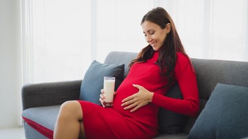 ALASAN BUMIL DISARANKAN MINUM SUSU: SUMBER KALSIUM DAN VITAMIN D