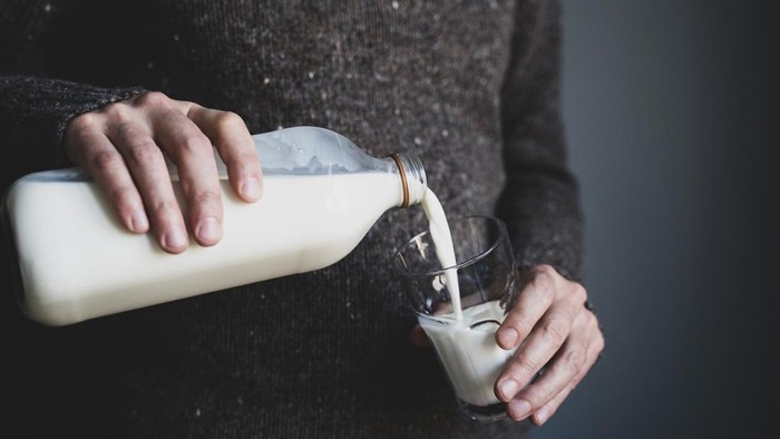 Ilustrasi Ibu Hamil Minum Susu