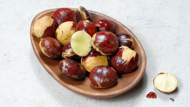 Jengkol dikenal sebagai salah satu makanan yang memiliki aroma menyengat dan mengganggu. Lantas, bagaimana hukum makan jengkol dalam Islam?