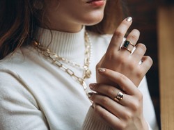 12 Inspirasi Hadiah Ulang Tahun untuk Istri yang Berkesan