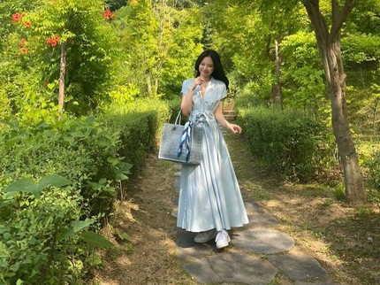 7 Potret OOTD Jennie BLACKPINK dengan Dress, Maxi hingga Mini