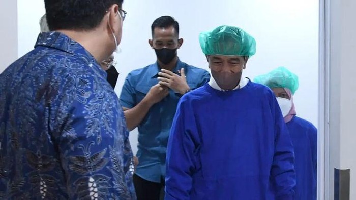 Joko Widodo saat Kahiyang Ayu Melahirkan