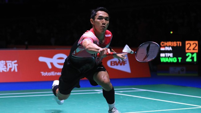 Jonatan Christie ke babak 16 besar French Open 2022 usai menang 21-19, 21-14 atas Hans-Kristian Solberg Vittinghus di Stade Pierre de Coubertin, Selasa (25/10).