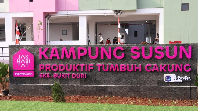 Anies mengatakan penantian panjang warga Bukit Duri untuk kembali memiliki hunian telah tuntas dengan menempati Kampung Susun Cakung, Jatinegara.