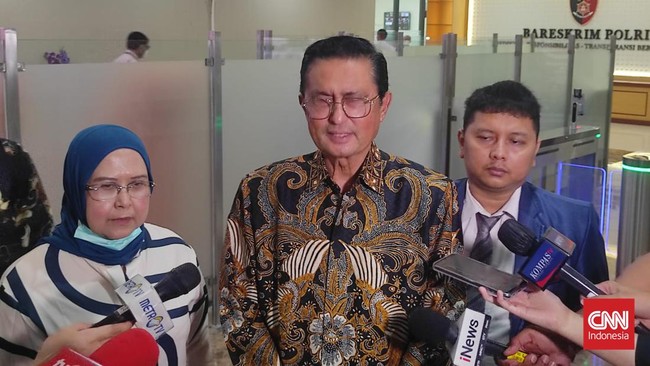 Wakil Ketua MPR RI Fadel Muhammad diperiksa sebagai saksi dalam kasus dugaan korupsi pengadaan Alat Pelindung Diri (APD) di Kementerian Kesehatan (Kemenkes) RI.