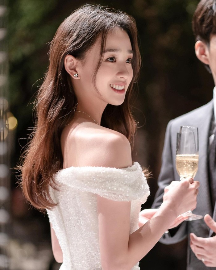 Para netizen menyadari bahwa kecantikan Son Yeon Jae tak lekang oleh waktu dan semakin bersinar di usianya yang dewasa hingga telah resmi mengubah statusnya menjadi seorang istri disamping perempuan karier./ Foto: instagram.com/yeonjae_son