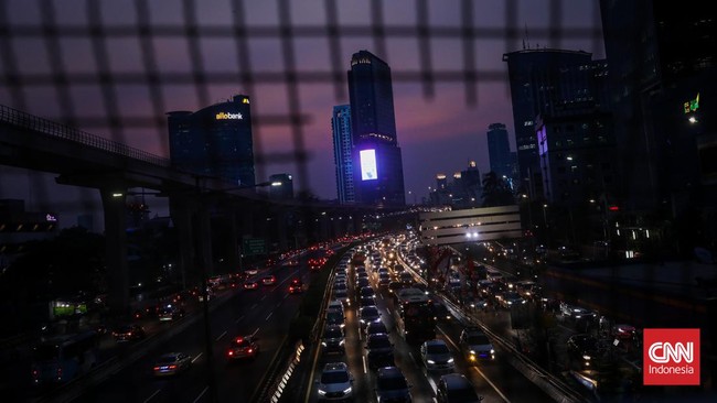 FOTO: Antara Kemacetan dan Wacana Mengubah Jam Kerja di Jakarta
