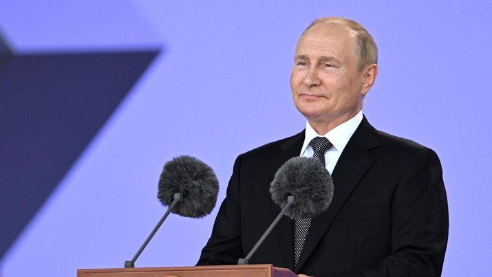Russian President Vladimir Putin delivers a speech during the opening ceremony of the Army-2022 International Military-Technical Forum and the International Army Games 2022 at the Russian Armed Forces' Patriot Park in Kubinka, outside Moscow on August 15, 2022. (Photo by Mikhail Klimentyev / Sputnik / AFP) (Photo by MIKHAIL KLIMENTYEV/Sputnik/AFP via Getty Images)