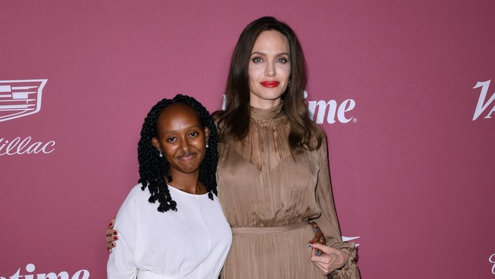 BEVERLY HILLS, CALIFORNIA - SEPTEMBER 30: (L-R) Zahara Jolie-Pitt and Angelina Jolie attend Variety's Power Of Women at Wallis Annenberg Center for the Performing Arts on September 30, 2021 in Beverly Hills, California. (Photo by Jon Kopaloff/WireImage,)