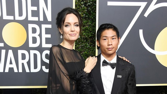 BEVERLY HILLS, CA - JANUARY 07:  Actor/director Angelina Jolie (L) and Pax Thien Jolie-Pitt attend The 75th Annual Golden Globe Awards at The Beverly Hilton Hotel on January 7, 2018 in Beverly Hills, California.  (Photo by Frazer Harrison/Getty Images)