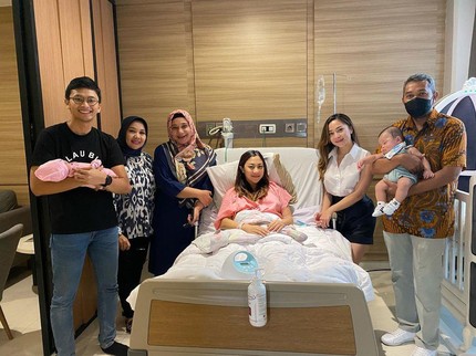 7 Potret Adik Nikita Willy usai Melahirkan Putri Pertama, Lalita Shanumikaila Baghaskara