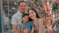 7 Potret Gemas Aurora Anak Perempuan Olivia Jensen, Suka Banget Makan Sayur