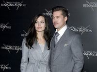 Melihat Kembali Potret Gaya Stylish Angelina Jolie Dan Brad Pitt Di Red ...