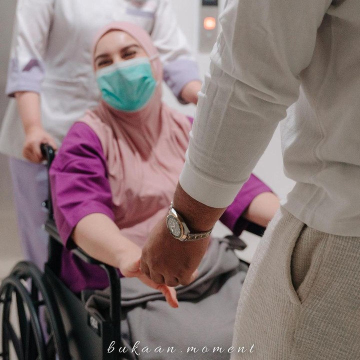 <p>Irish Bella membagikan momen-momen ia akan bersalin melalui akun Instagramnya, "Detik detik menuju persalinan, deg deg’an nya Masya Allah…" tulis Bella. (Foto: Instagram @_irishbella_)</p>