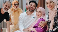 <p>Selain Ammar, terlihat juga lho keluarga Bella yang setia mendampinginya. Akhirnya Bella melahirkan putri kecilnya lahir tepat pada pukul 8.49 WIB. pada 23 Agustus kemarin.(Foto: Instagram @_irishbella_)</p>