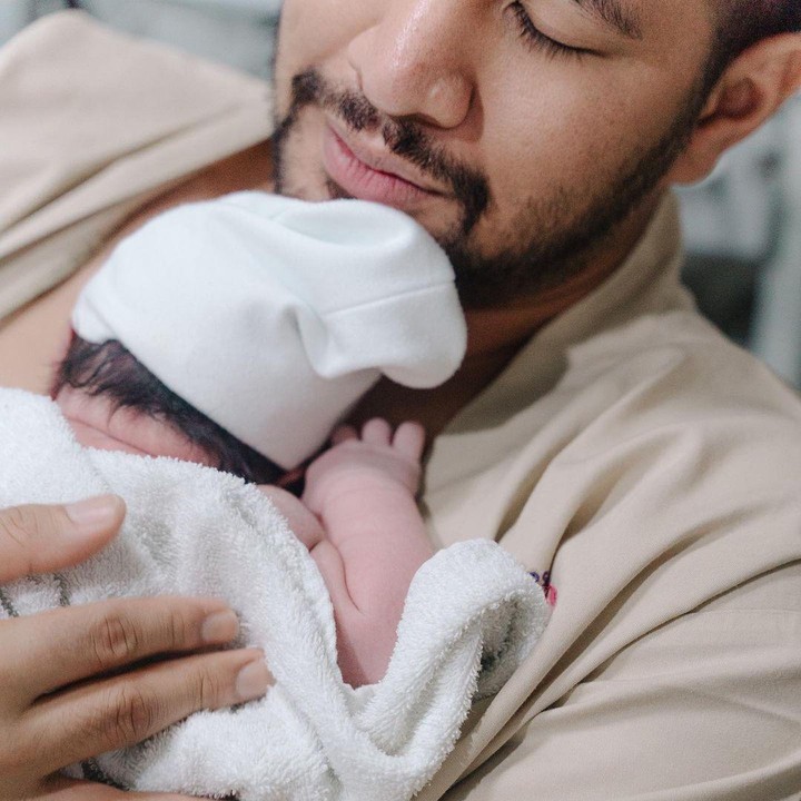 <p>Diketahui putri kecil Ammar dan Bella bernama Puti Sabai Akbar. Nama sang putri diunggah Ammar dalam tiap video yang ia unggah. (Foto: Instagram @_irishbella_)</p>