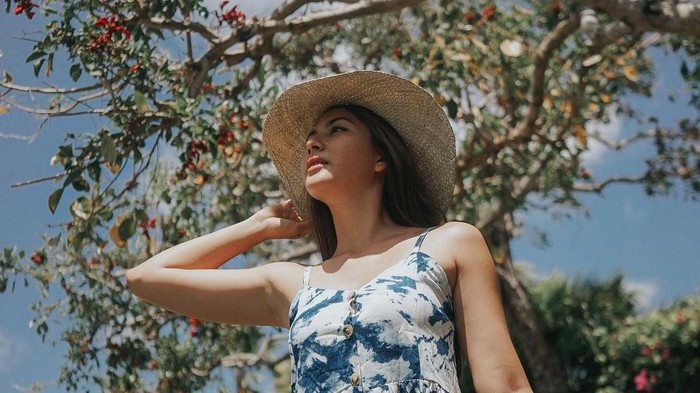 Tetap Modis dii Segala Musim, Gaya OOTD Traveling Ala Jessica Mila Ini Bisa Jadi Inspirasi!