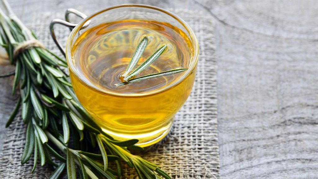 Bye Buncit, Ini 5 Air Rebusan Daun yang Ampuh Hancurkan Lemak Perut