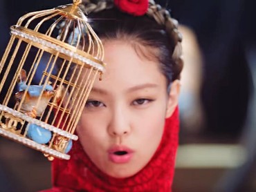 Sangkar Burung Jennie BLACKPINK di Video 'Pink Venom' Ternyata Tas Mewah
