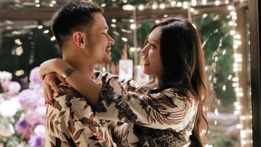 Jelang Pernikahan, Jess No Limit & Sisca Kohl Pamer Foto Berlatar Merah