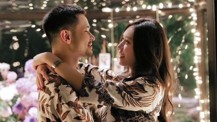 Sisca Kohl Resmi Dilamar Jess No Limit, Ini Potret Romantisnya!