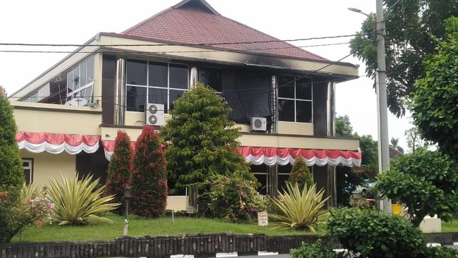 Kebakaran menghanguskan ruangan staf Subdit Tindak Pidana Korupsi (Tipikor) Ditreskrimum Polda Sumut pada Kamis (25/8) malam.