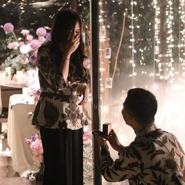 10 Potret Tangis Haru Sisca Kohl Dilamar oleh Jess No Limit Sang Kekasih