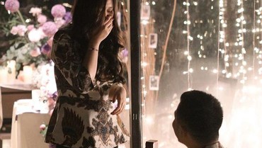 img-title 10 Potret Tangis Haru Sisca Kohl Dilamar oleh Jess No Limit Sang Kekasih