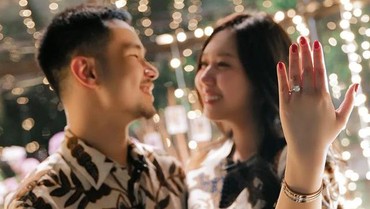 img-title Cincin Tunangan Sisca Kohl Dipesan dari Singapura, Harganya Rp1,5 M?