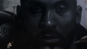 FOTO: Mural Raksasa Kobe Bryant Diresmikan di Mamba Day