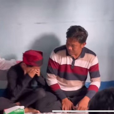 7 Potret Bangga Orang Tua Sambut Farel Prayoga Usai Nyanyi di Istana Negara