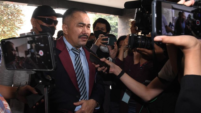 Kamaruddin Simanjuntak respons rencana Dirut PT Taspen ANS Kokasih melaporkan dirinya soal pernikahan gaib dan dana capres Rp300 triliun.