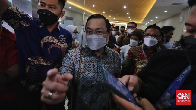 Pengacara Ferdy Sambo Arman Hanis membantah pernyataan Bharada E terkait sosok wanita misterius yang disebut menangis saat keluar dari Rumah Bangka.