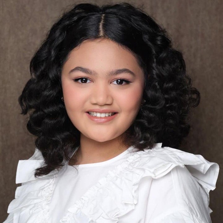 <p>Potret-potret Amora membuat banyak netizen<em> flashback</em> ketika KD masih muda, nih. Banyak yang mengatakan Amora sangat mirip ketika KD mengikuti ajang Gadis Sampul. (Foto: Instagram: @amora_lemos05)</p>