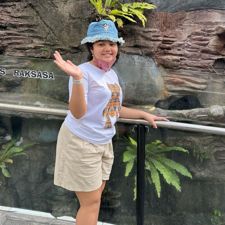 <p>Amora kerap membagikan potret kesehariannya pada laman Instagram miliknya, Bunda. Ternyata Amora sosok yang senang traveling dan mencoba hal-hal baru. (Foto: Instagram: @amora_lemos05)</p>