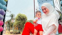 <p>Sementara itu, Nathalie Holscher juga sering memperlihatkan momennya ketika berdua dengan Adzam, termasuk saat merayakan Hari Kemerdekaan RI kemarin.  (Foto: Instagram: @nathalieholscher)</p>