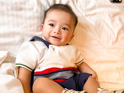 7 Potret Ganteng Adzam Anak Sule dan Nathalie Holscher, OOTD-nya Keren Bun