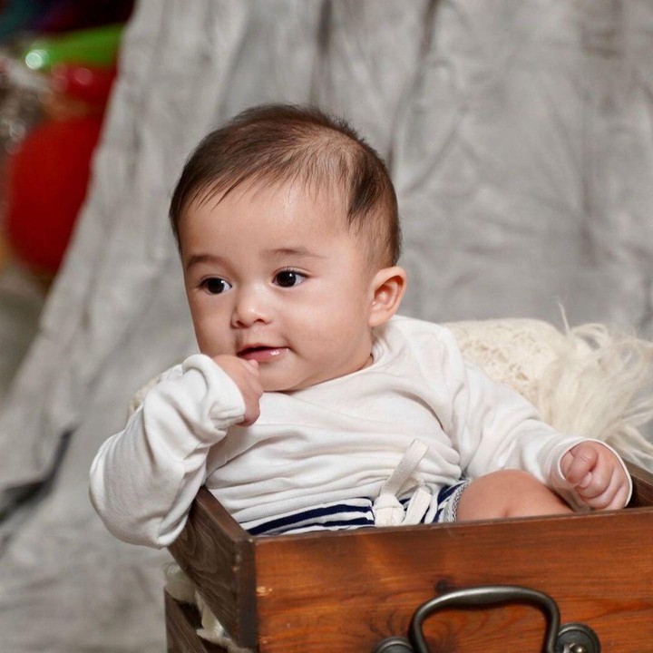 <p>Adzam Adriansyah Sutisna adalah anak pertama dari pernikahan komedian Sule dan Nathalie Holscher, Bunda. Adzam lahir pada 12 Desember 2021 lalu. (Foto: Instagram: @adzam_adriansyah)</p>
