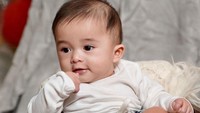<p>Adzam Adriansyah Sutisna adalah anak pertama dari pernikahan komedian Sule dan Nathalie Holscher, Bunda. Adzam lahir pada 12 Desember 2021 lalu. (Foto: Instagram: @adzam_adriansyah)</p>
