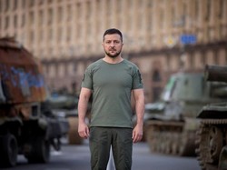 Kunjungi Kota yang Direbut dari Rusia, Zelensky Janjikan Kemenangan