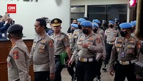 VIDEO: Momen Sambo Keluar Ruang Sidang Usai Dipecat Polri