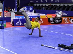 Aksi Breakdance Satu Kaki Arif Setyo Hebohkan Final Para Badminton International