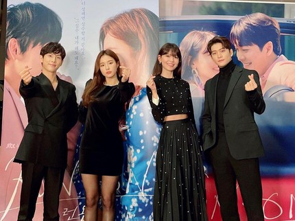 5 Potret Kang Tae Oh 'Reuni' dengan Para Pemain Run On, Bikin Netizen Histeris