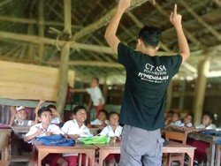 Yuk Hapus Buta Aksara di Nunuanah Lewat Tangan Azhar, Ini Caranya